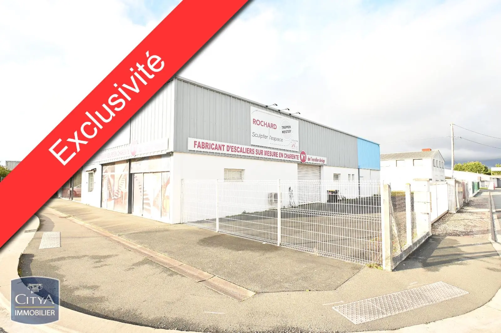 Photo 1 Local Professionnel 519m²