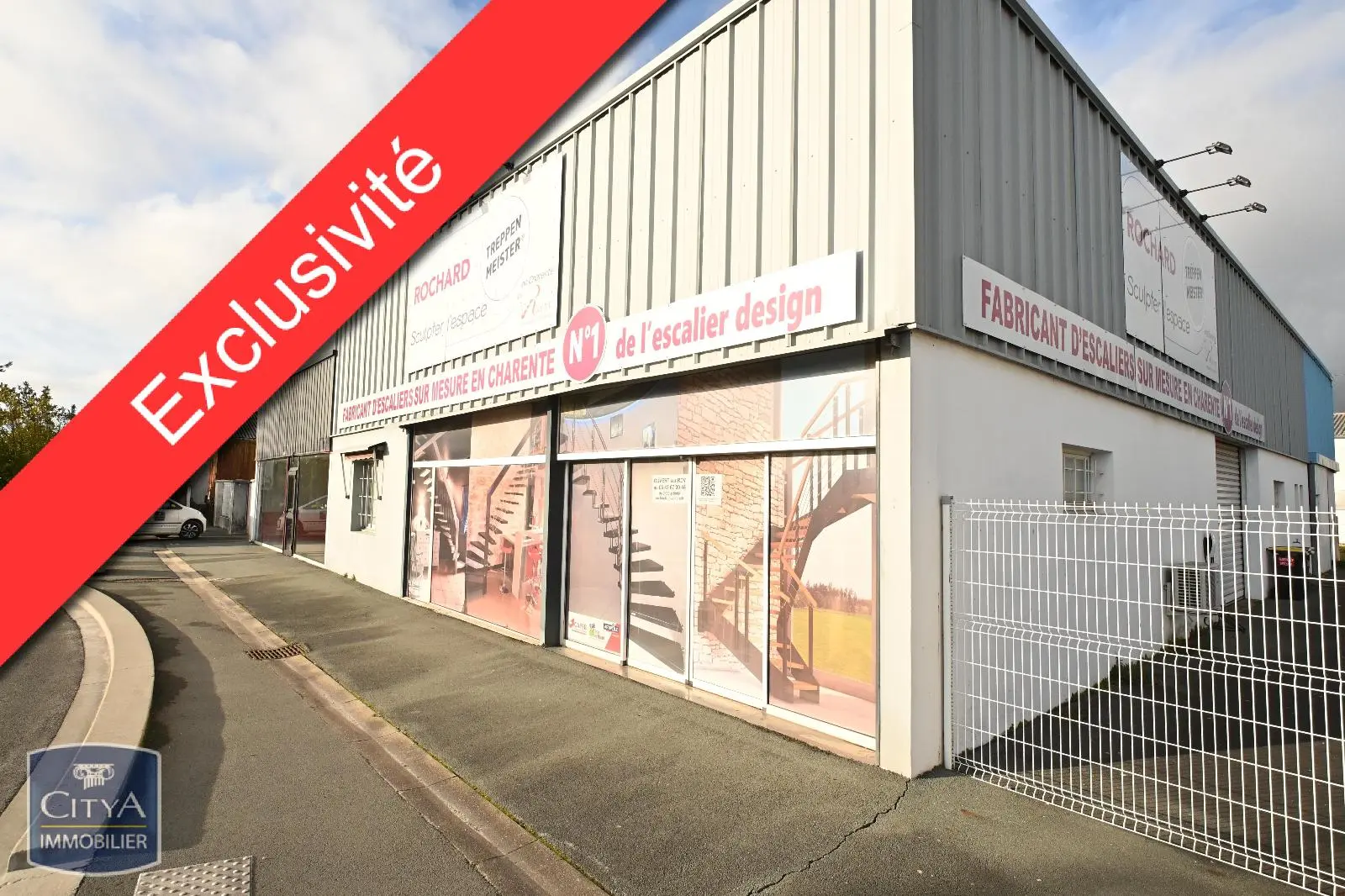 Photo 1 Local Professionnel 519m²