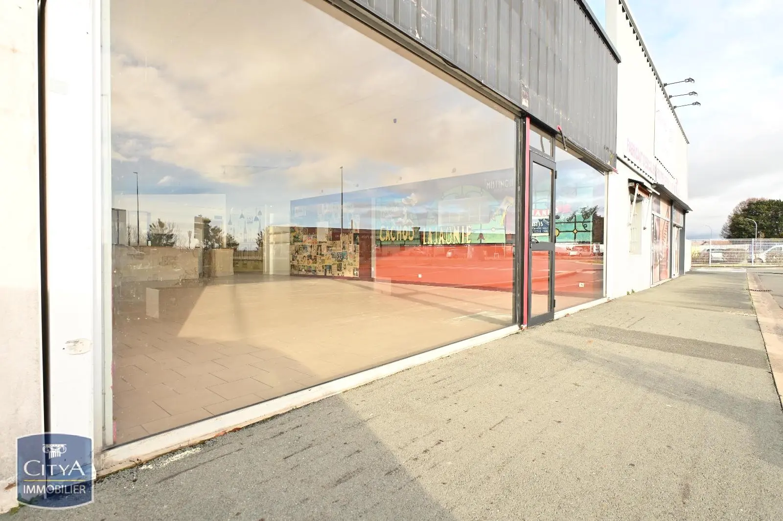 Photo 3 Local Professionnel 519m²