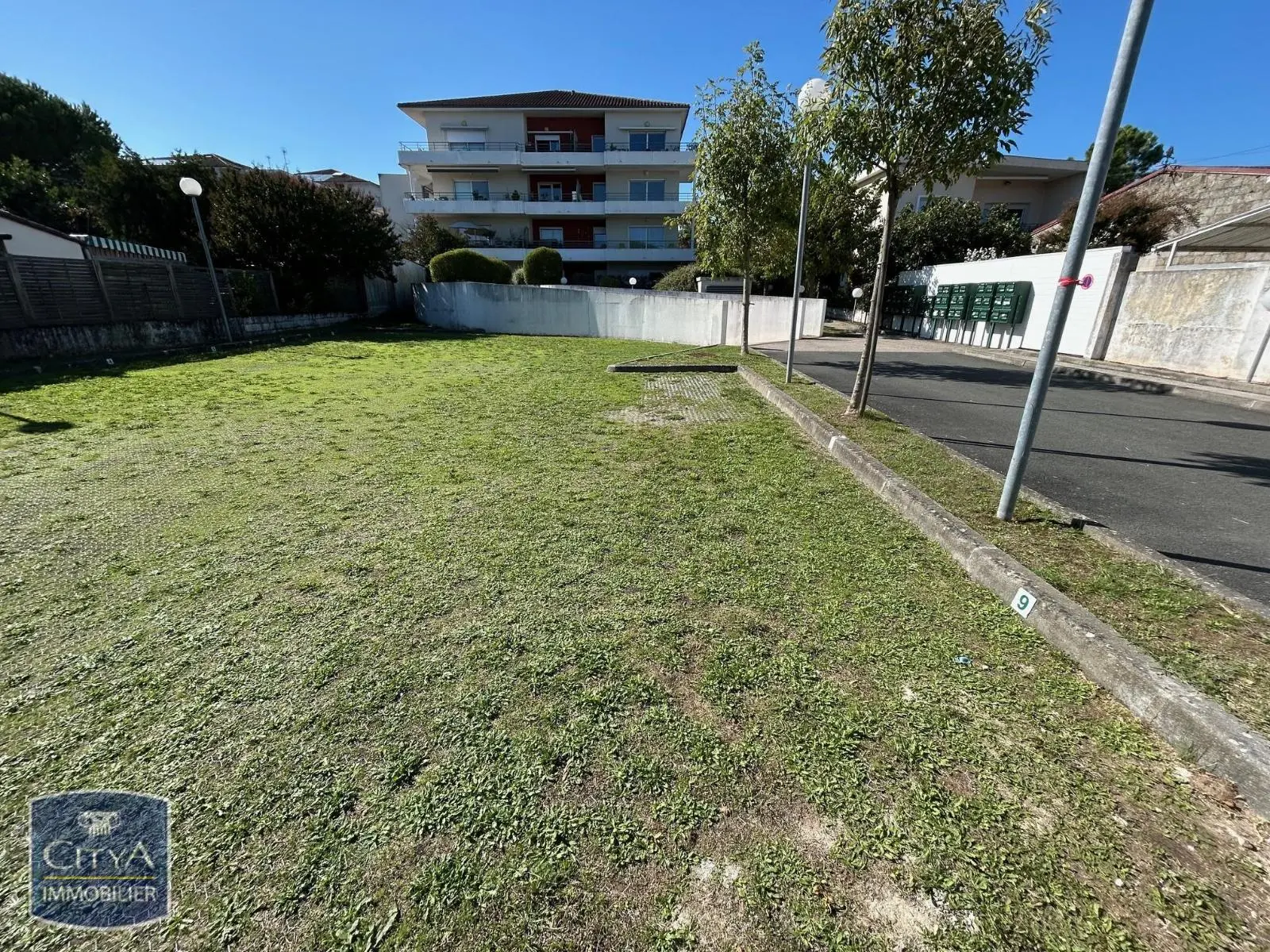 Photo 3 Parking