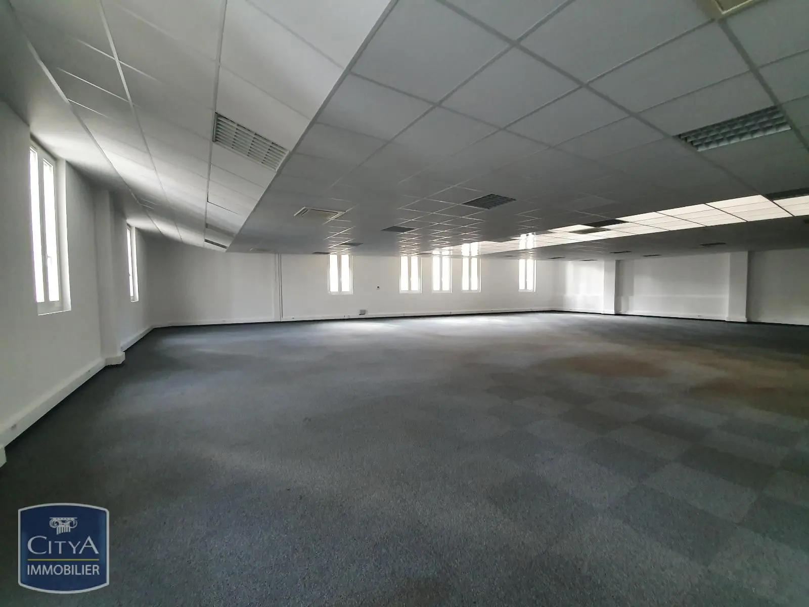 Photo 2 Local Professionnel 200m²