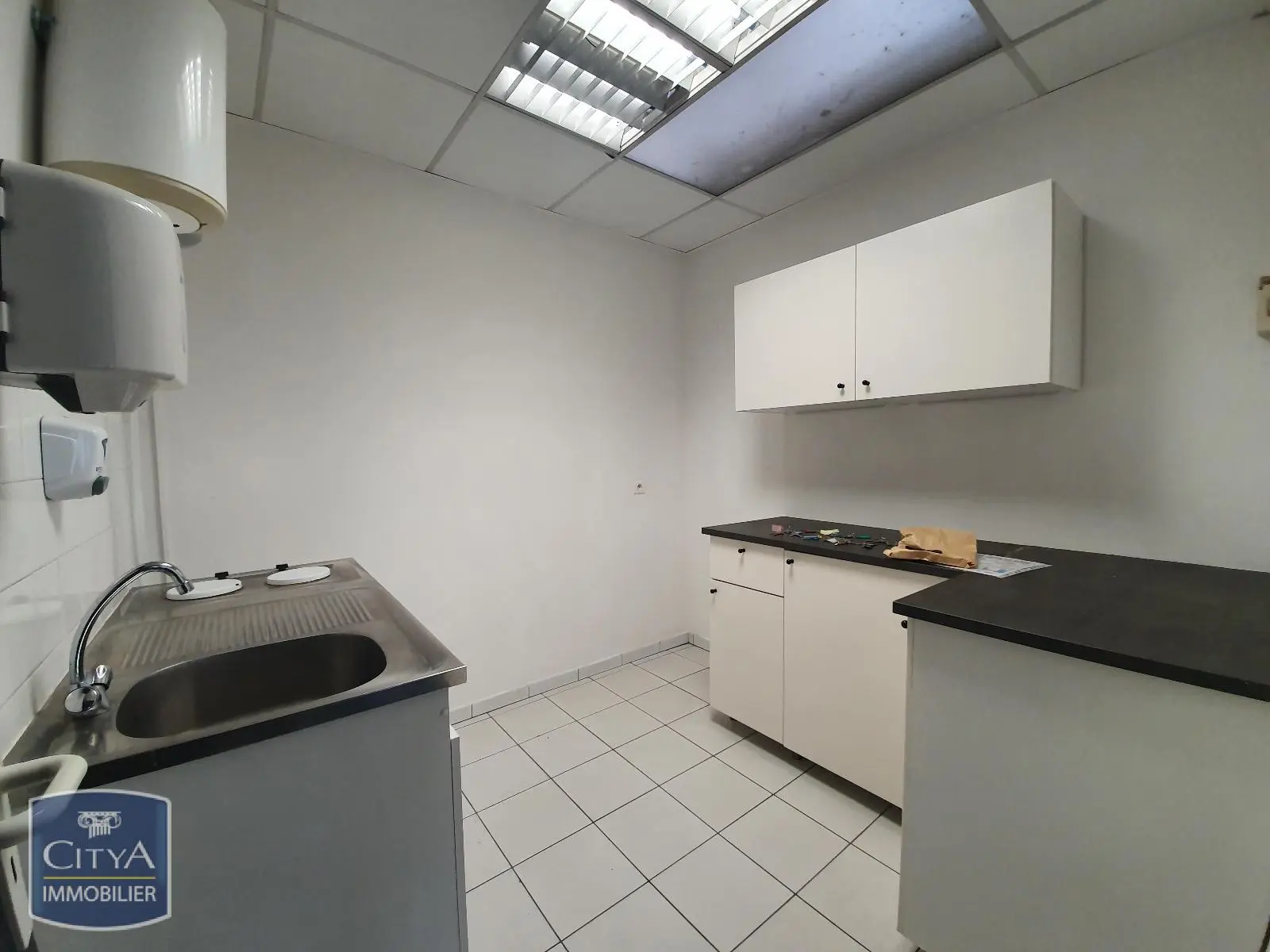 Photo 3 Local Professionnel 200m²