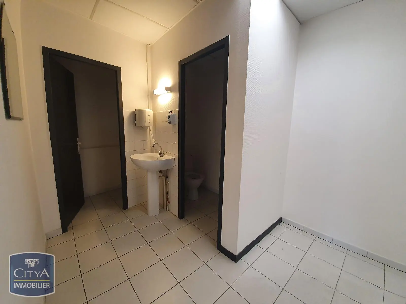 Photo 4 Local Professionnel 200m²