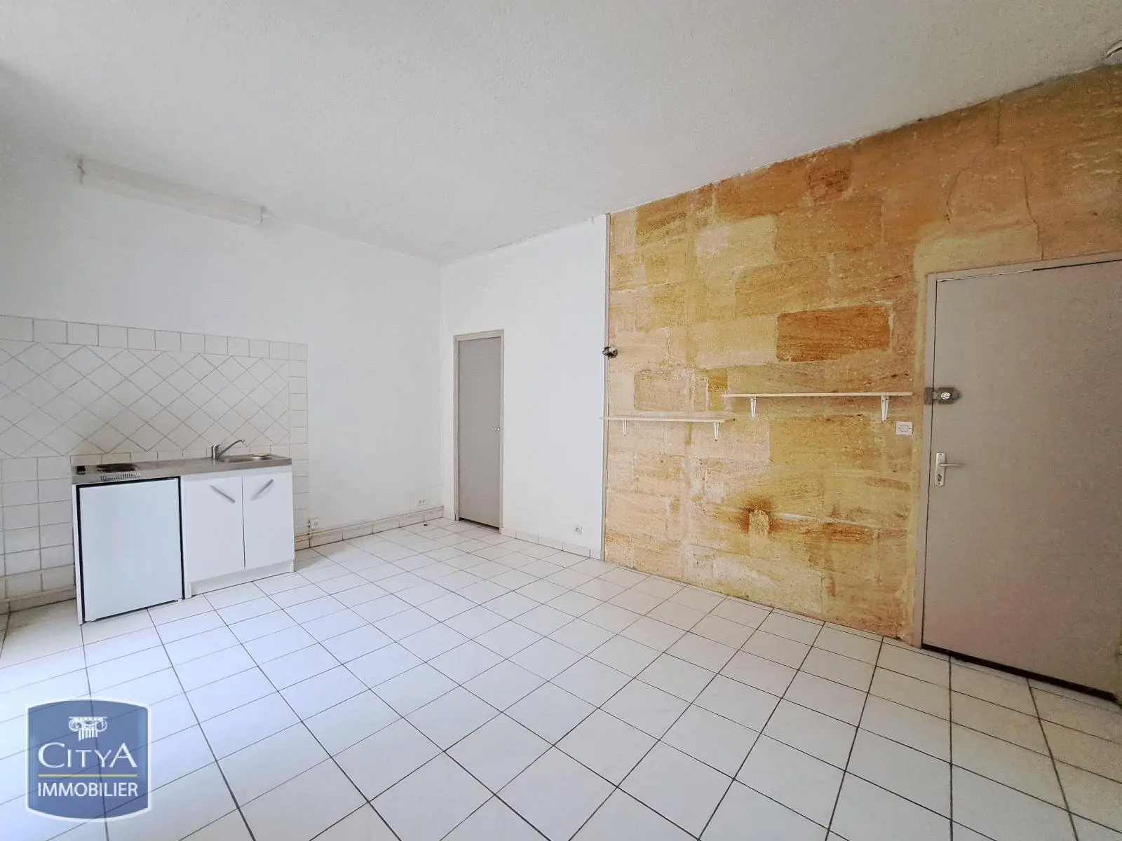 Photo 1 Appartement 1 pièce 23.44m²