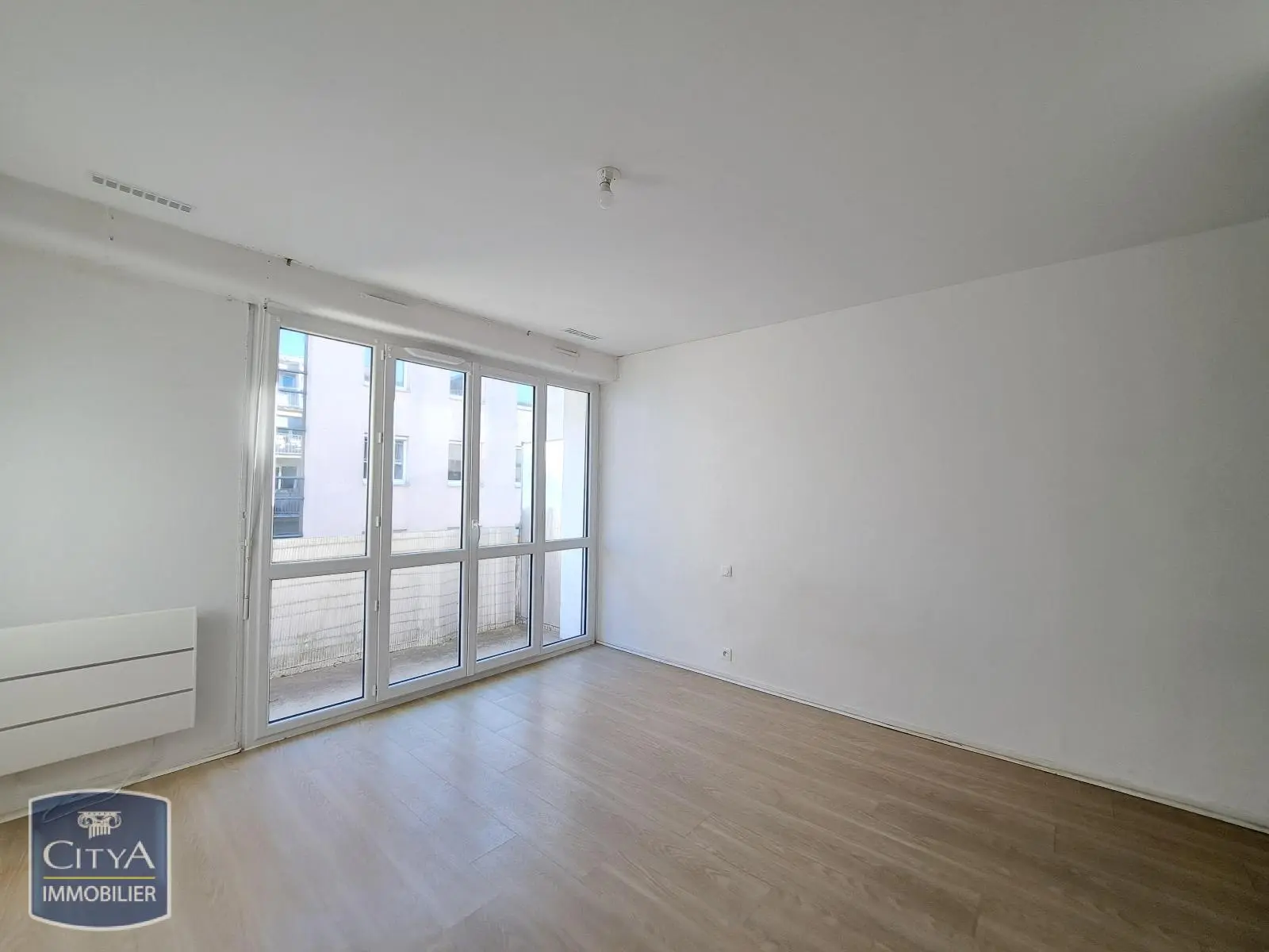 Photo 1 Appartement 1 pièce 23.93m²