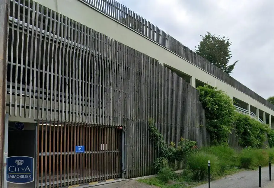 Photo 1 Parking
