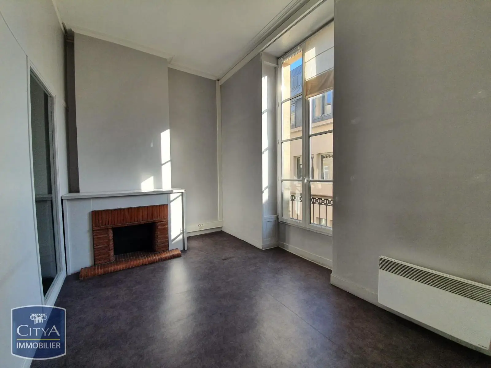 Photo 2 Local Professionnel 142m²