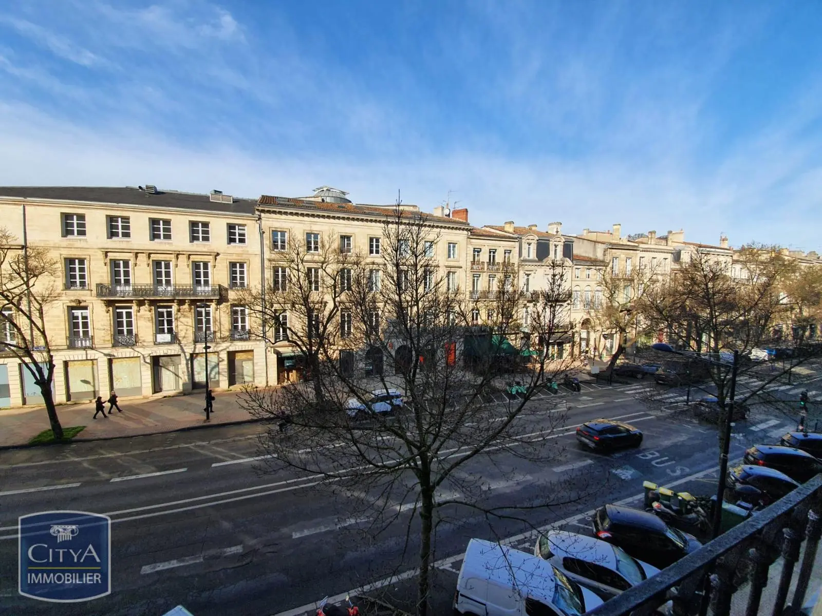 Photo 1 Local Professionnel 142m²