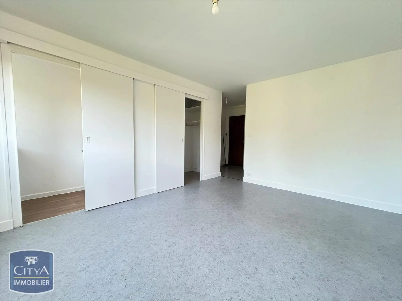 Photo 2 Appartement 1 pièce 30.37m²