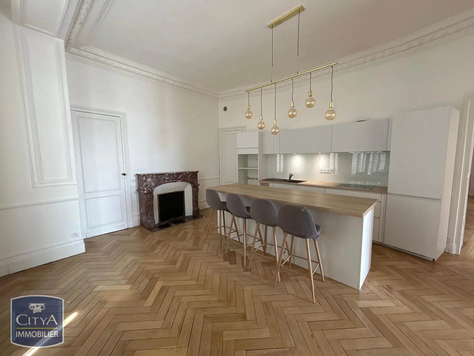 Photo 1 Appartement 5 pièces 182.9m²