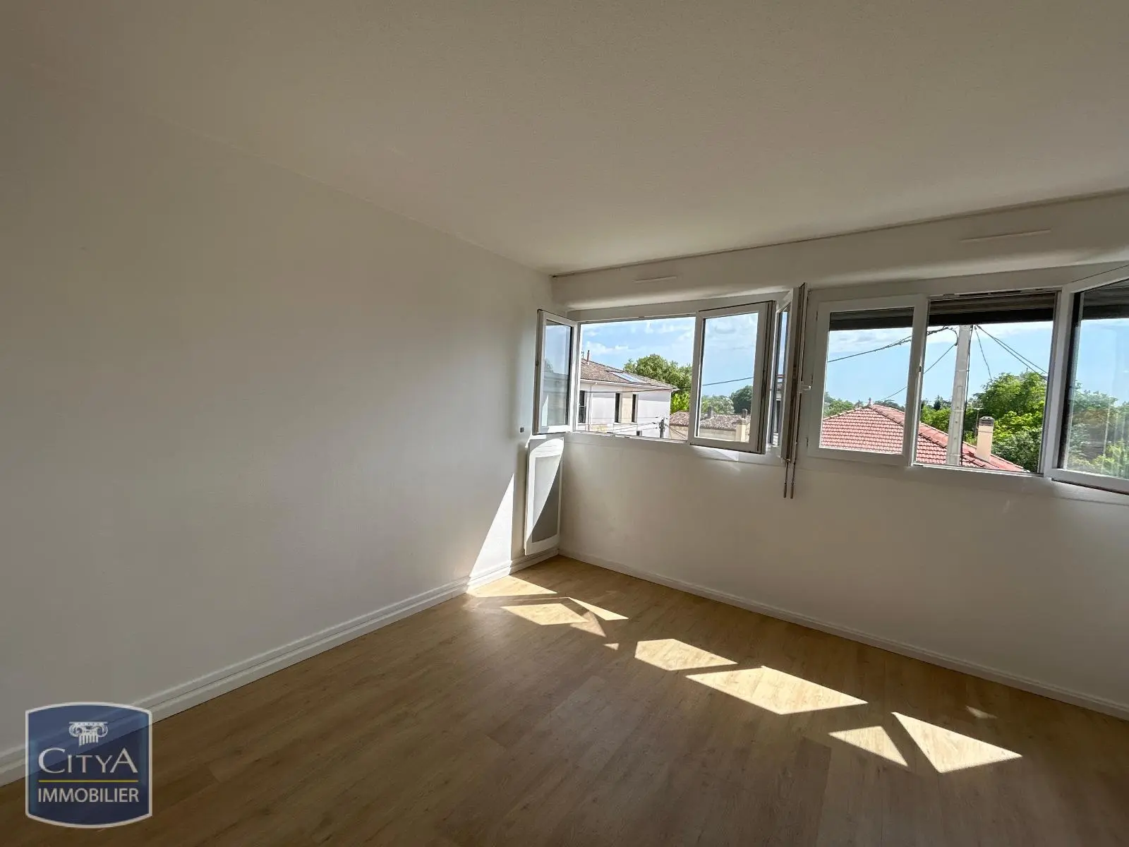 Photo 1 Appartement 1 pièce 24.12m²