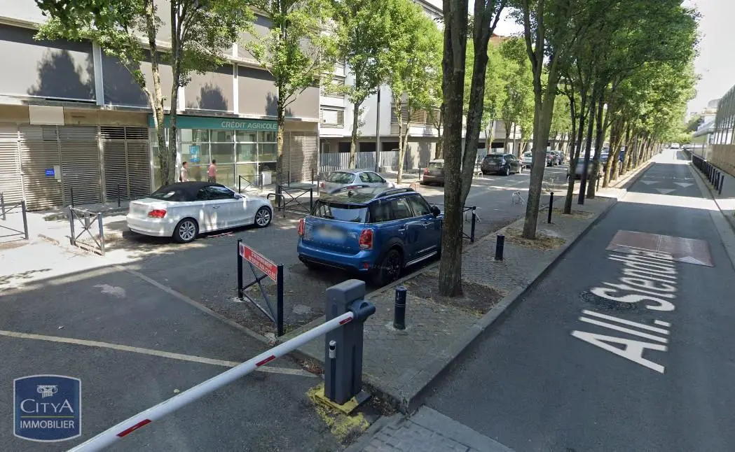 Photo 1 Parking