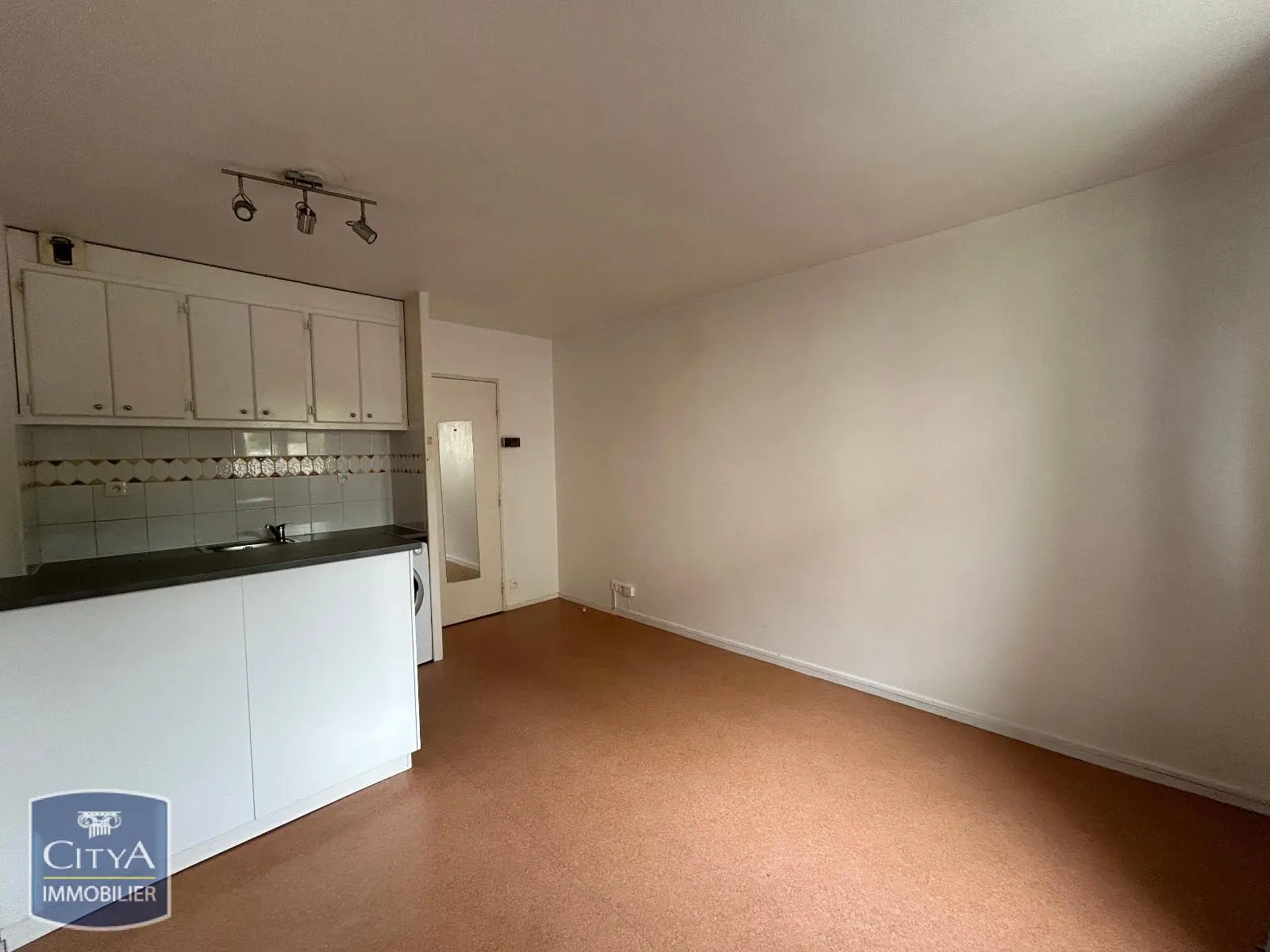 Photo 1 Appartement 1 pièce 22.09m²