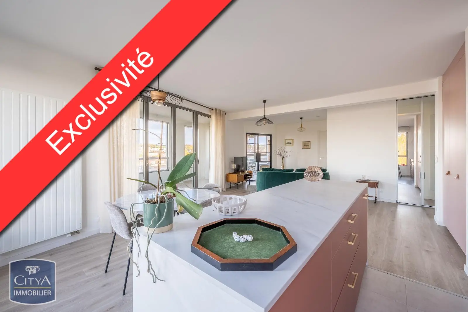 Photo 1 Appartement 4 pièces 93.97m²