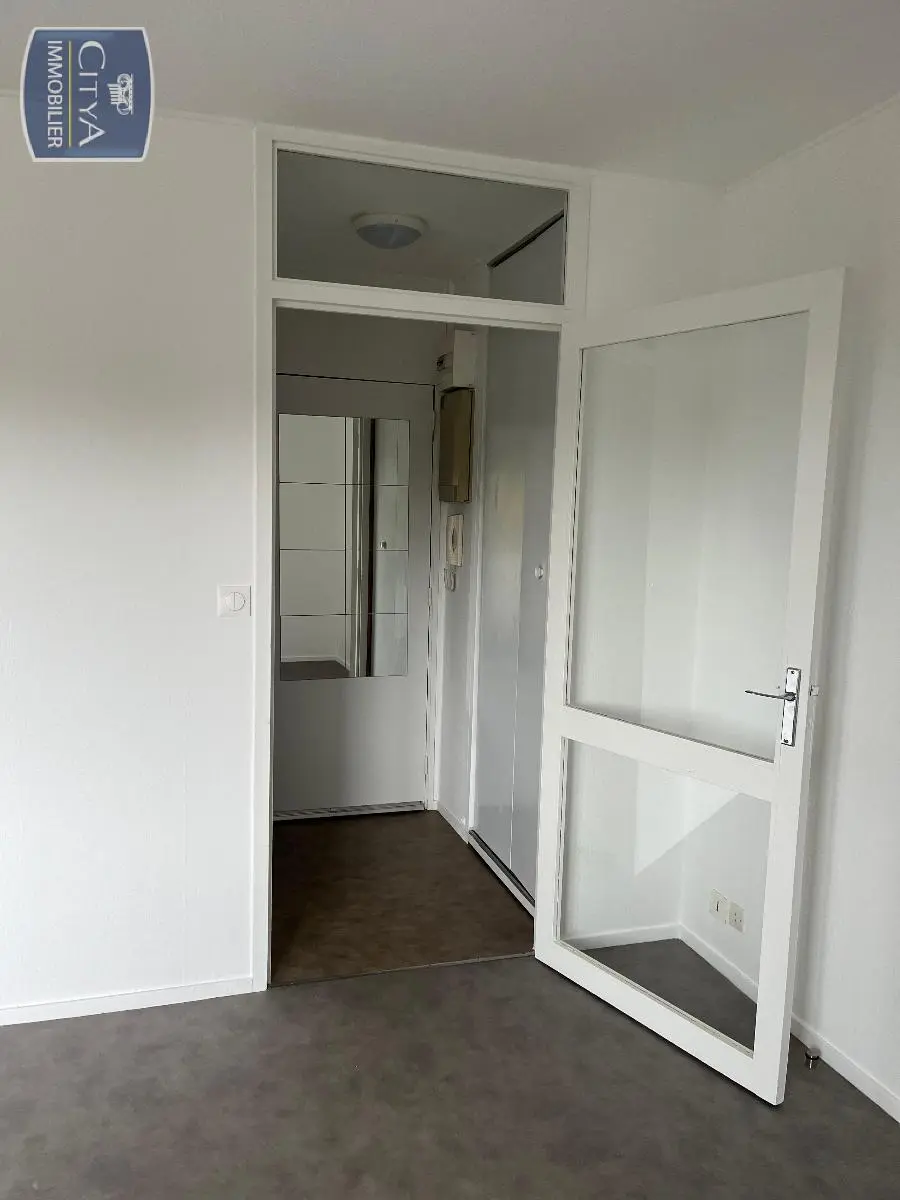 Photo 2 Appartement 1 pièce 28.14m²