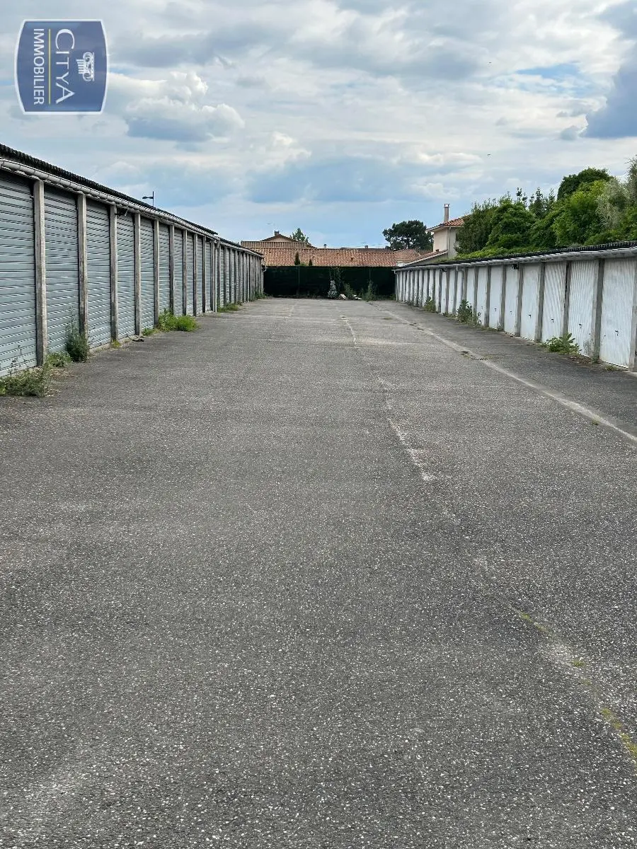 Photo 1 Parking