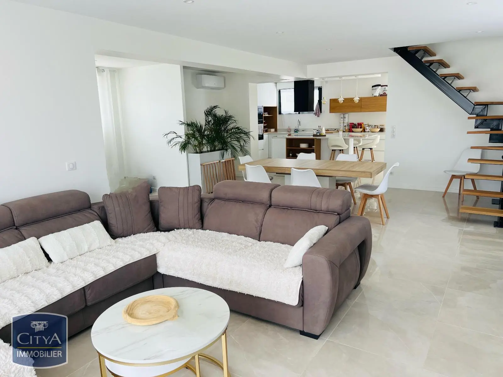 Photo 2 Maison 4 pièces 154.42m²