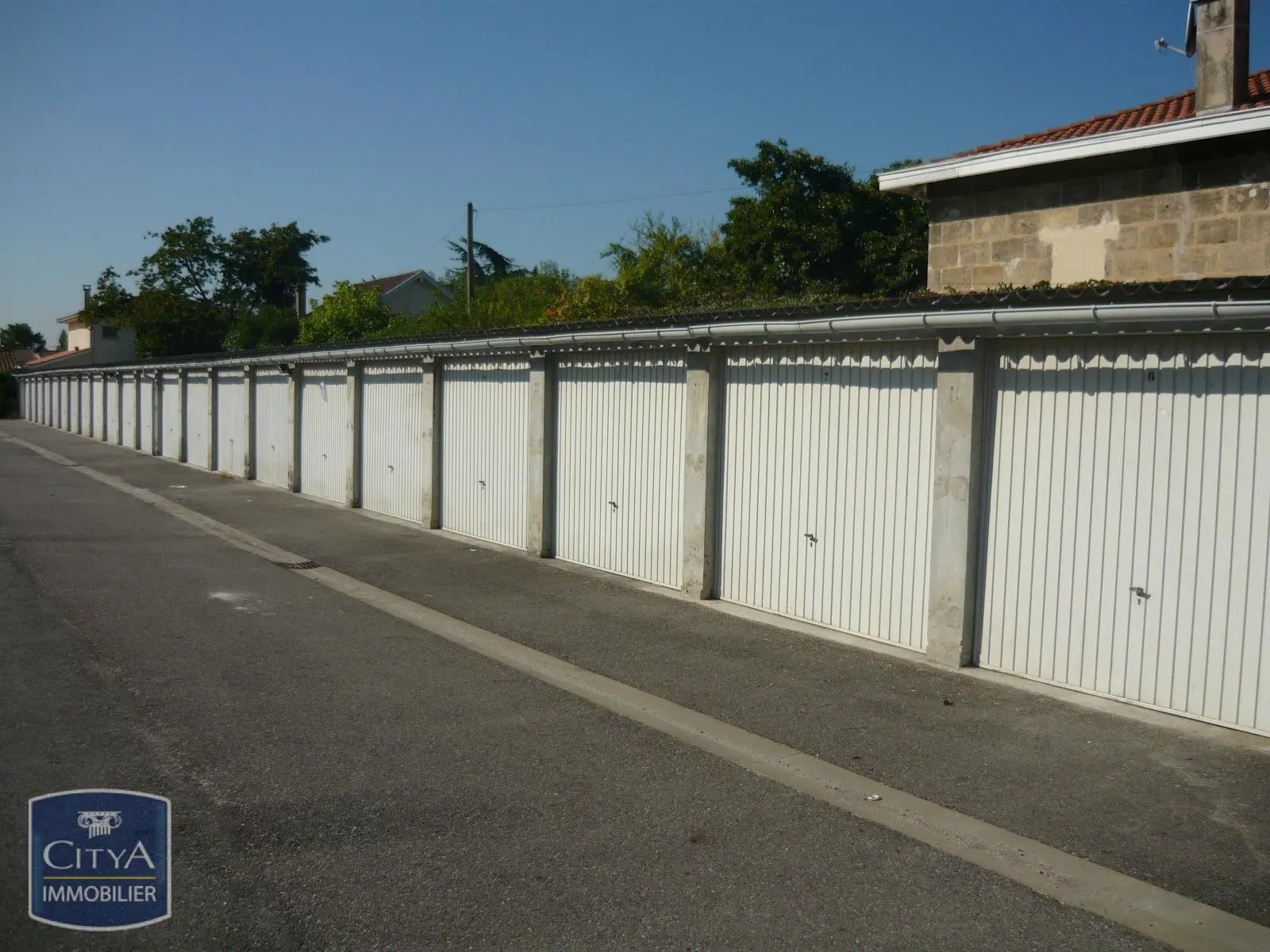 Photo 1 Parking