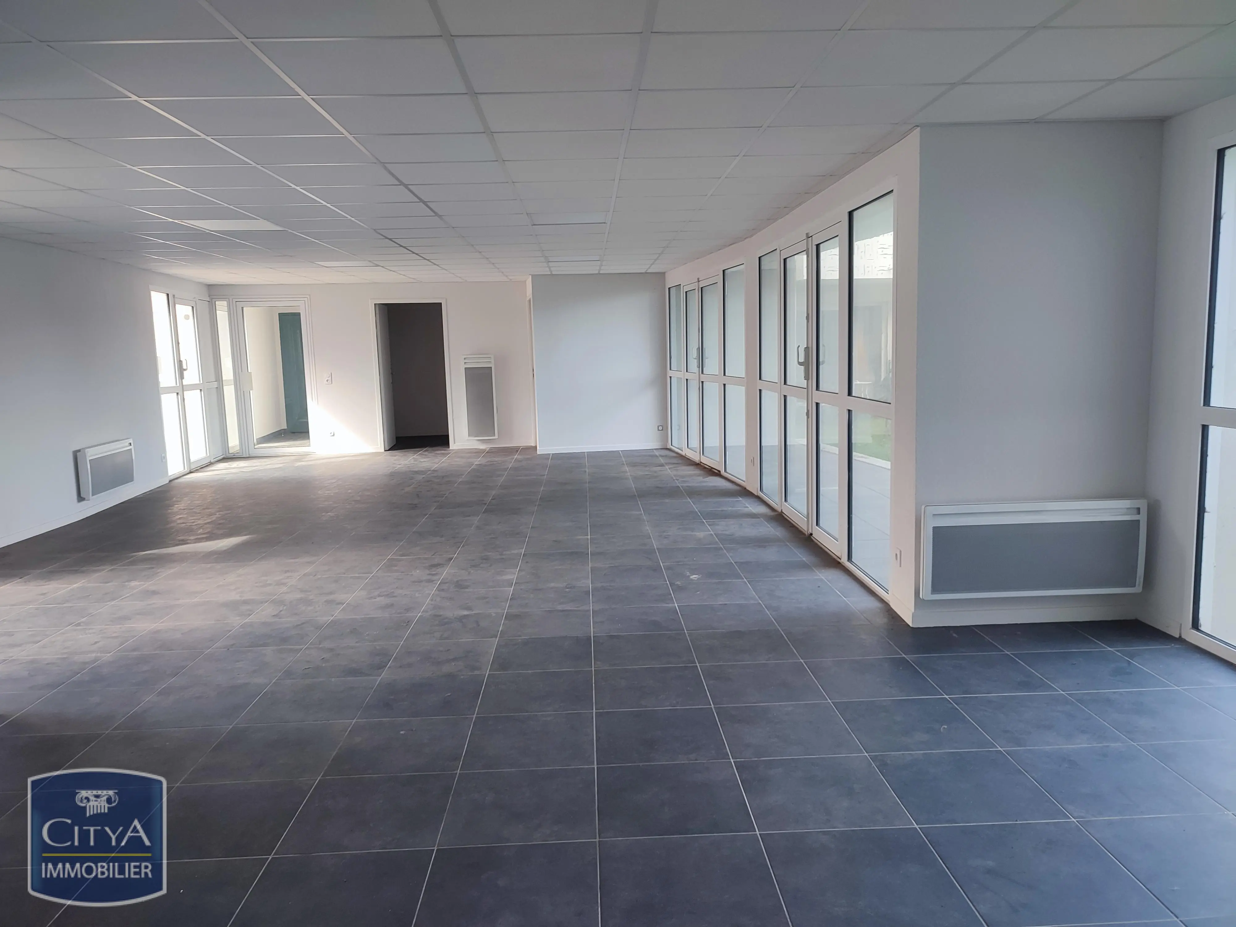 Photo 1 Local Commercial 105m²