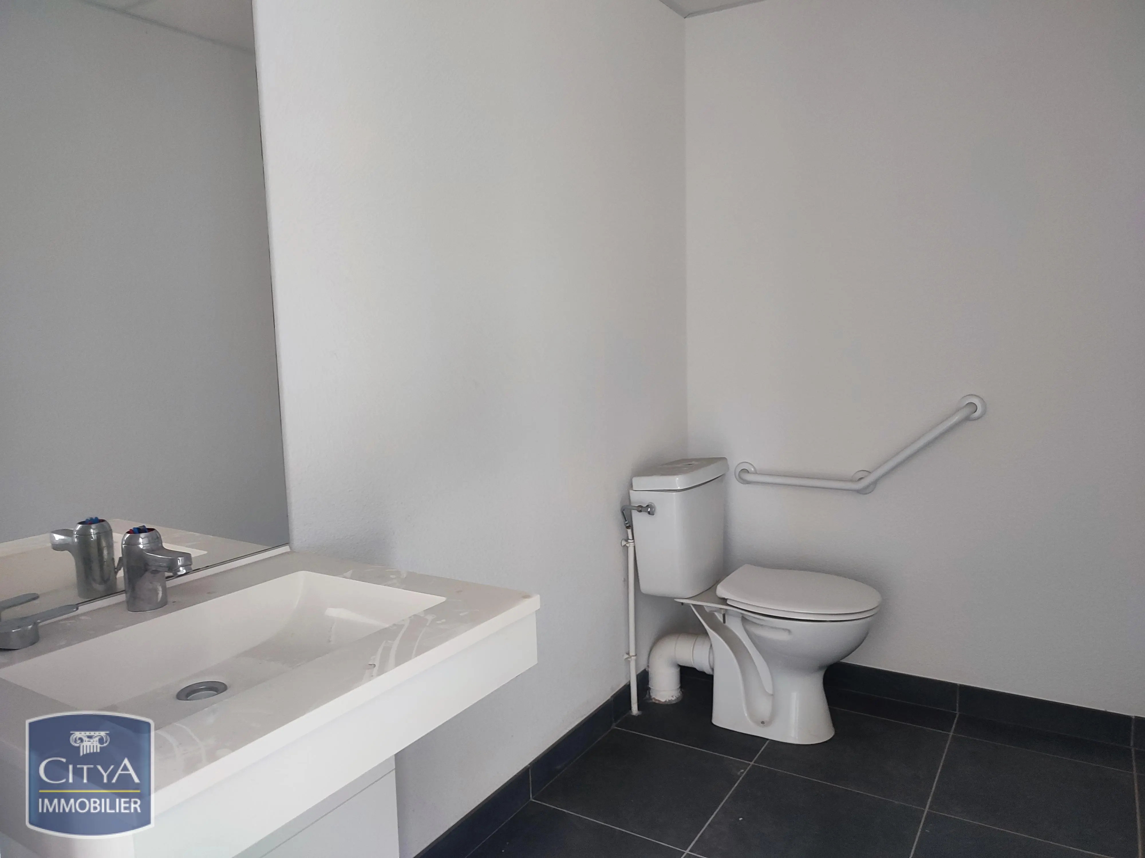 Photo 8 Local Commercial 105m²