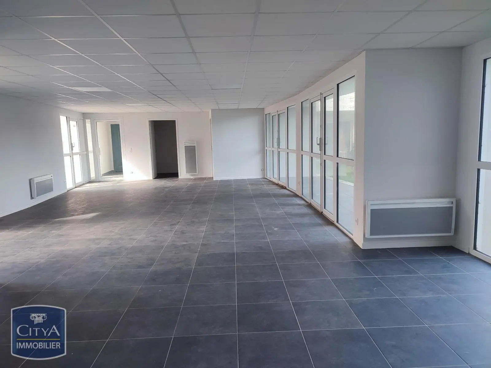 Photo 1 Local Commercial 105m²
