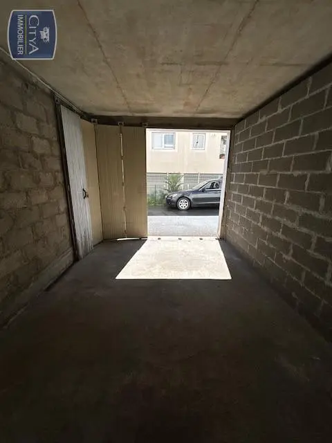 Photo 3 Parking
