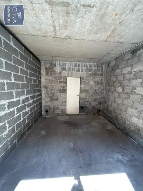 Photo 2 Parking
