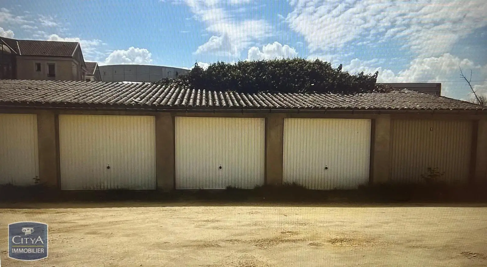 Photo 1 Parking
