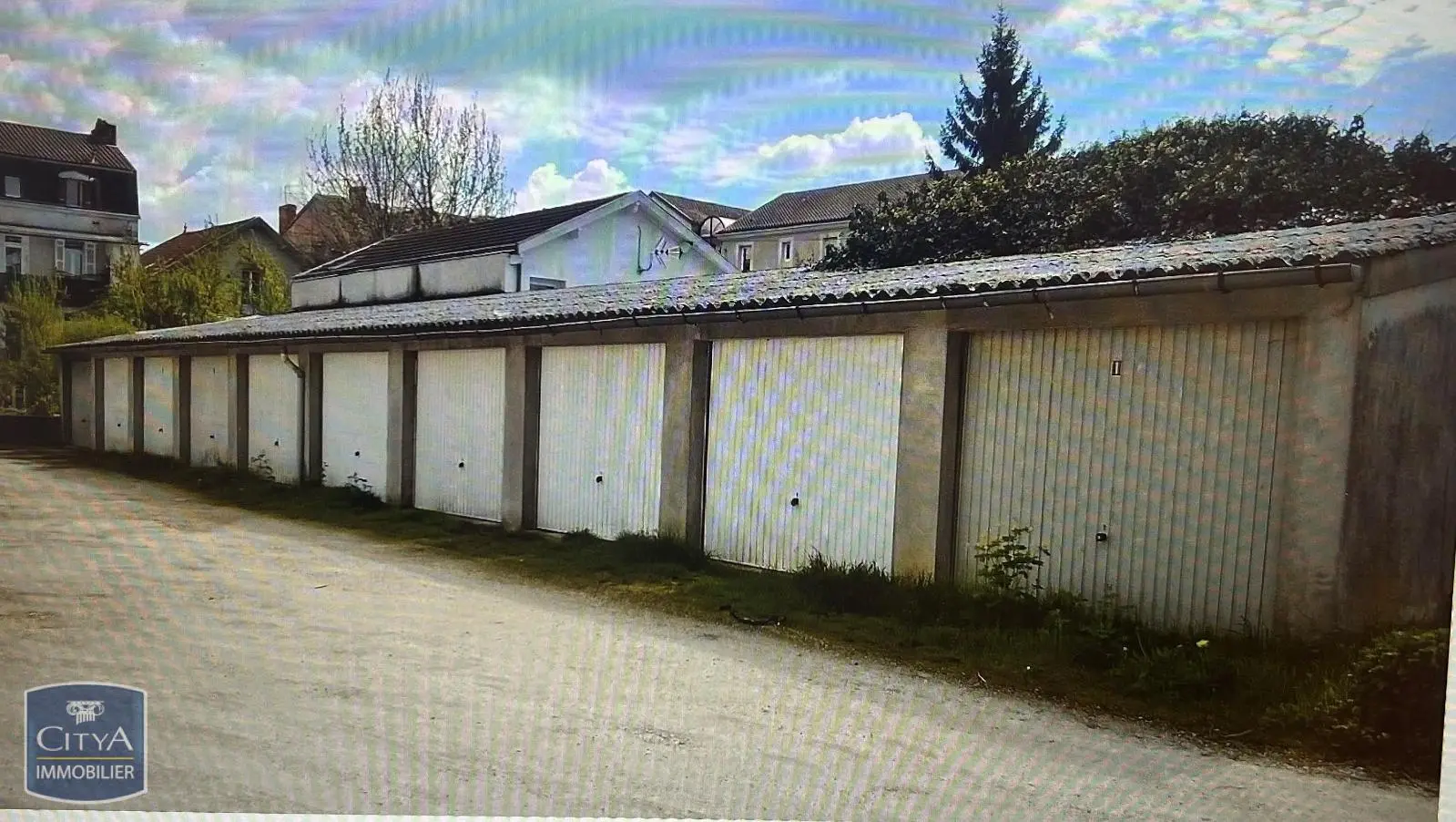 Photo 2 Parking