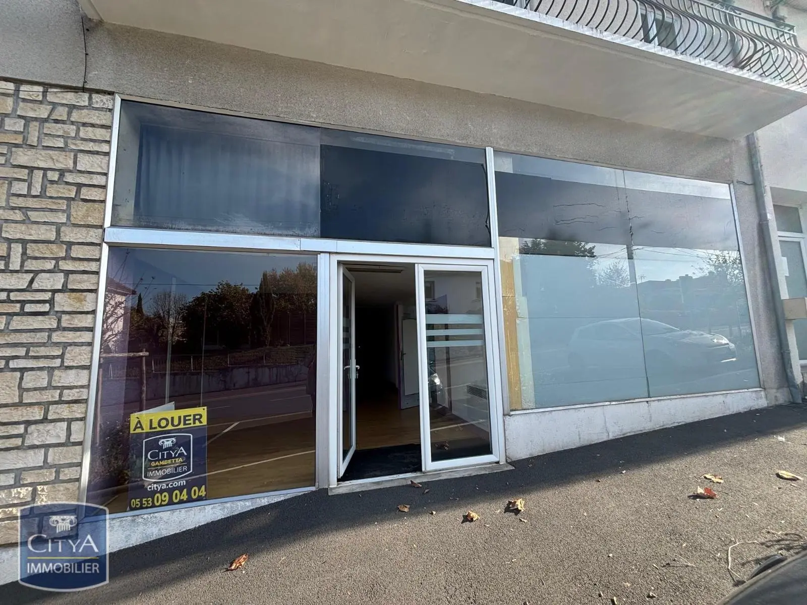 Photo 1 Local Professionnel
