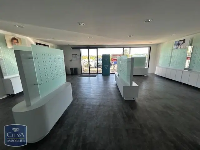 Photo 4 Local Commercial