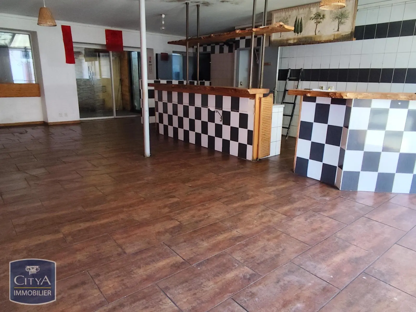 Photo 1 Local Commercial