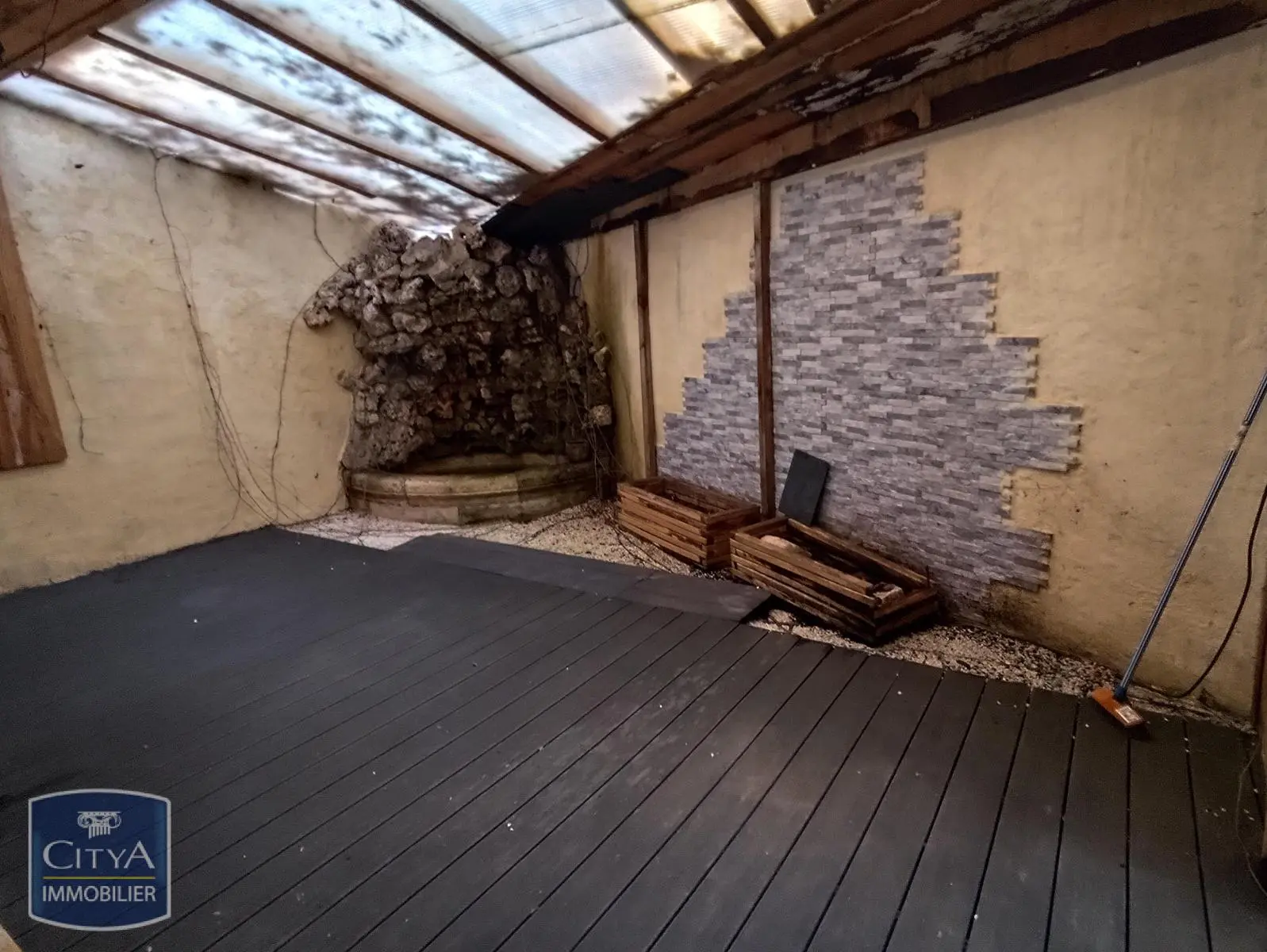 Photo 4 Local Commercial