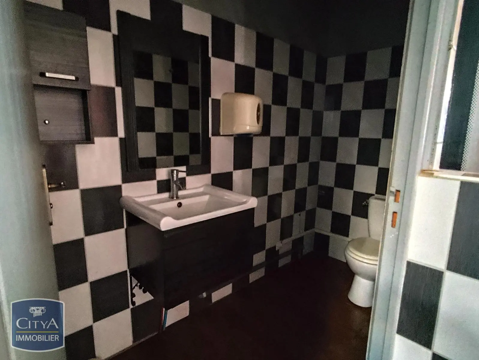 Photo 5 Local Commercial