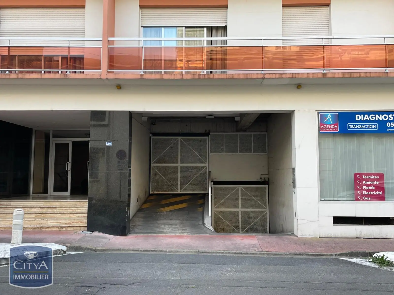 Photo 1 Parking