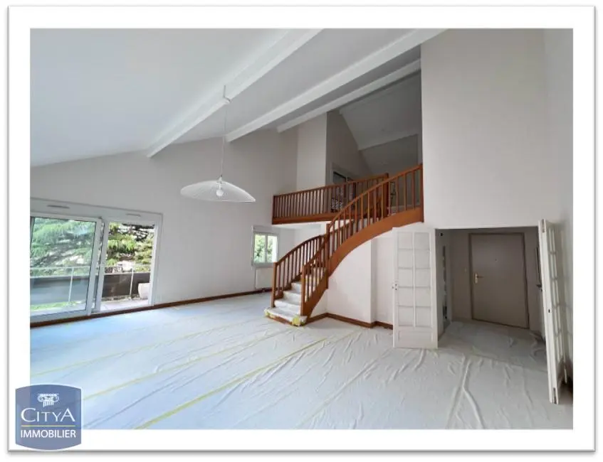 Photo 1 Appartement 5 pièces 157.33m²
