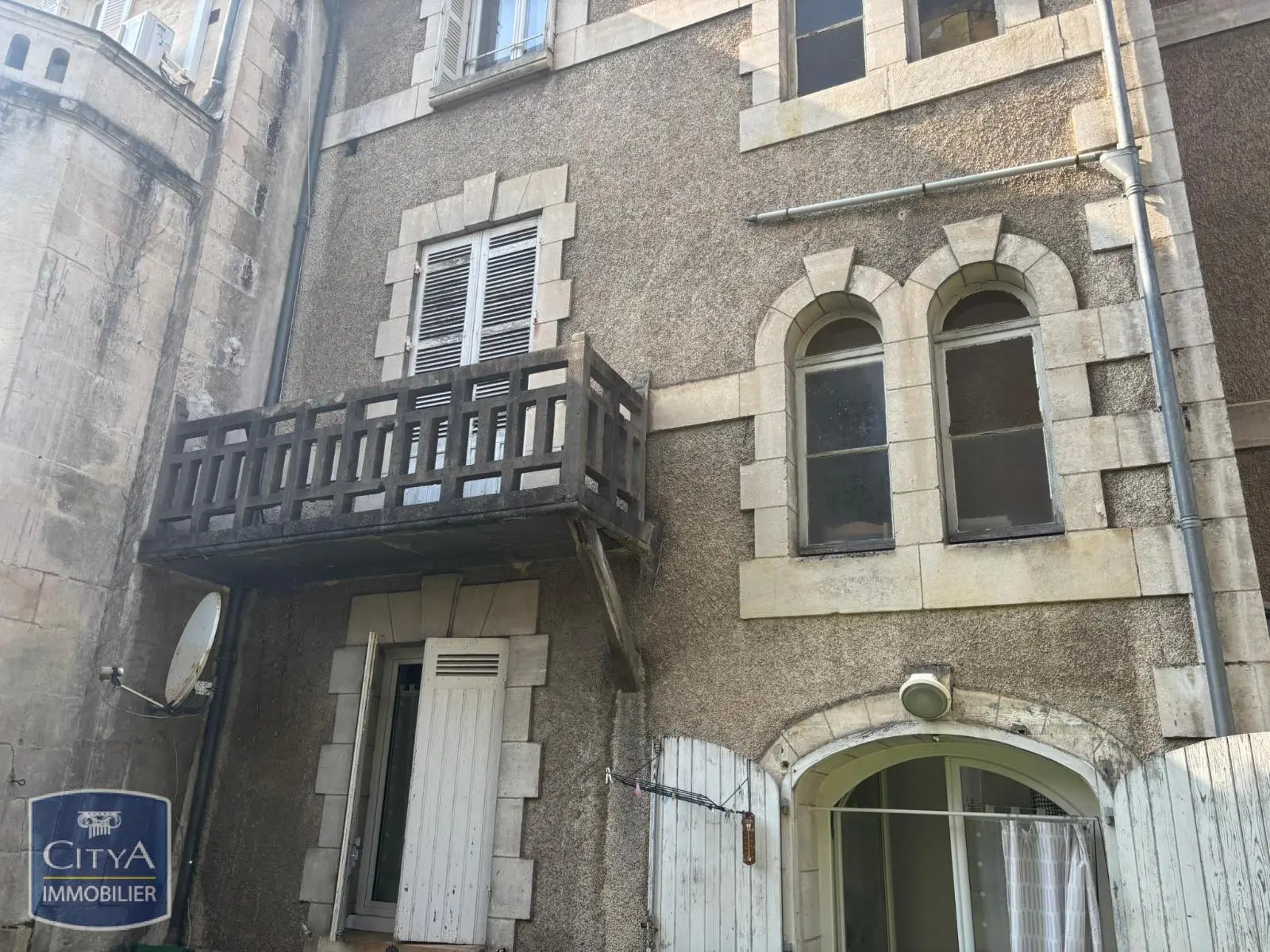 Photo 2 Immeuble 200m²