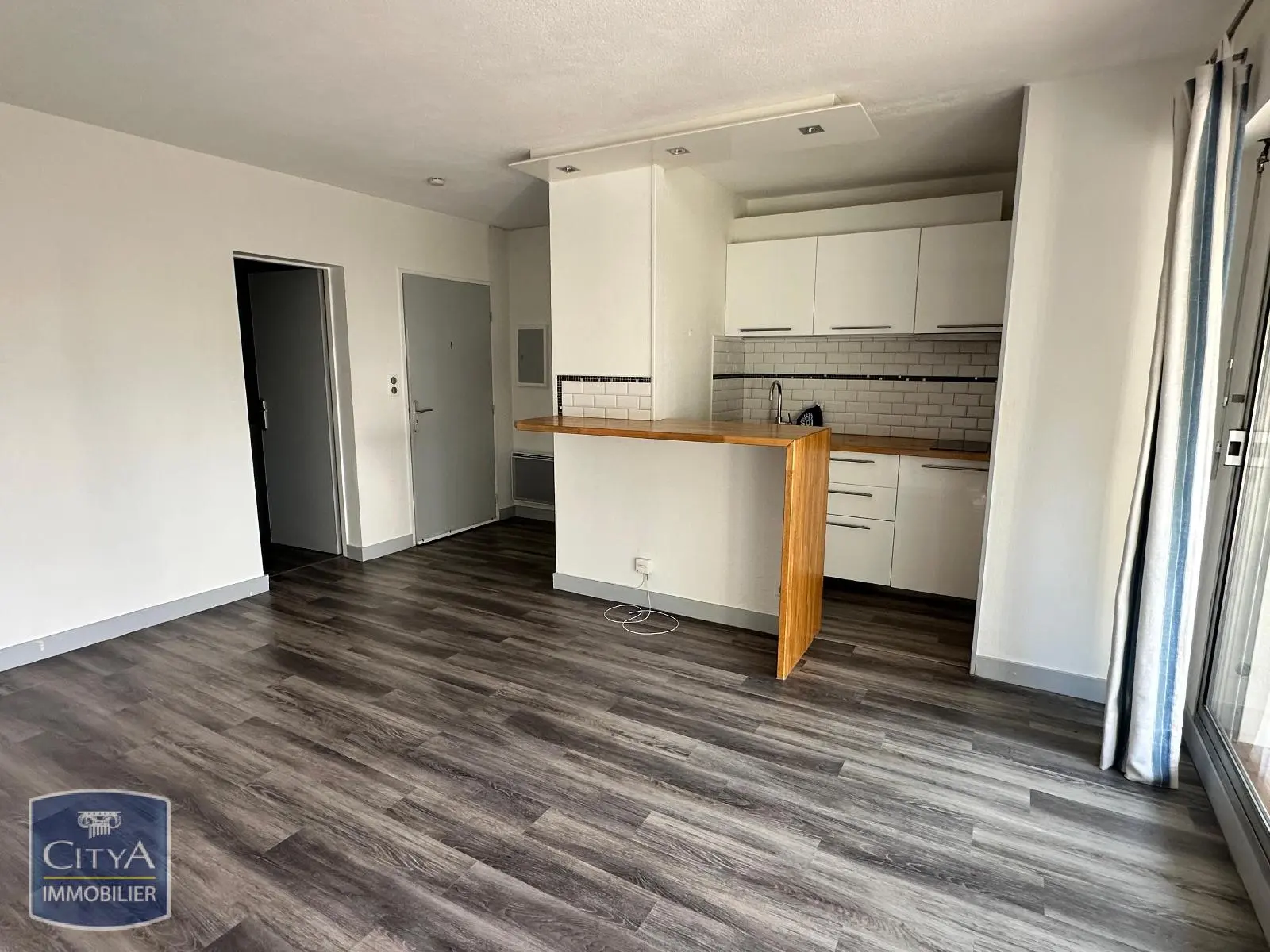 Photo 1 Appartement 1 pièce 27.56m²