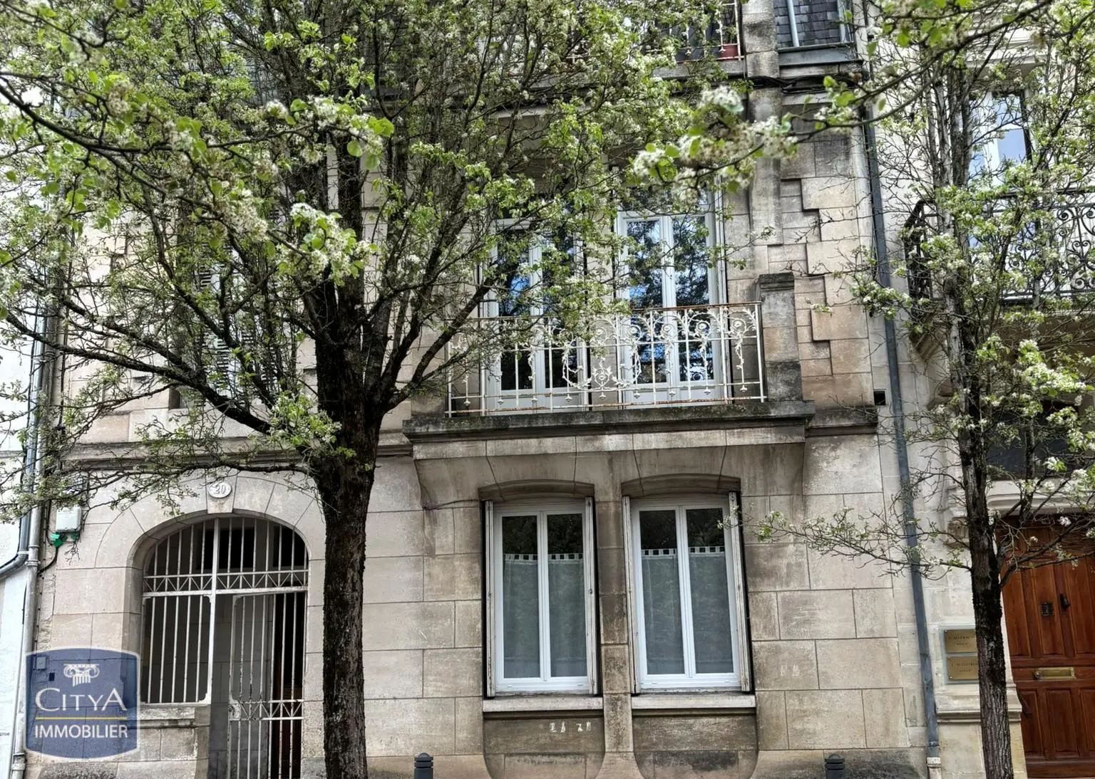 Photo 1 Immeuble 200m²