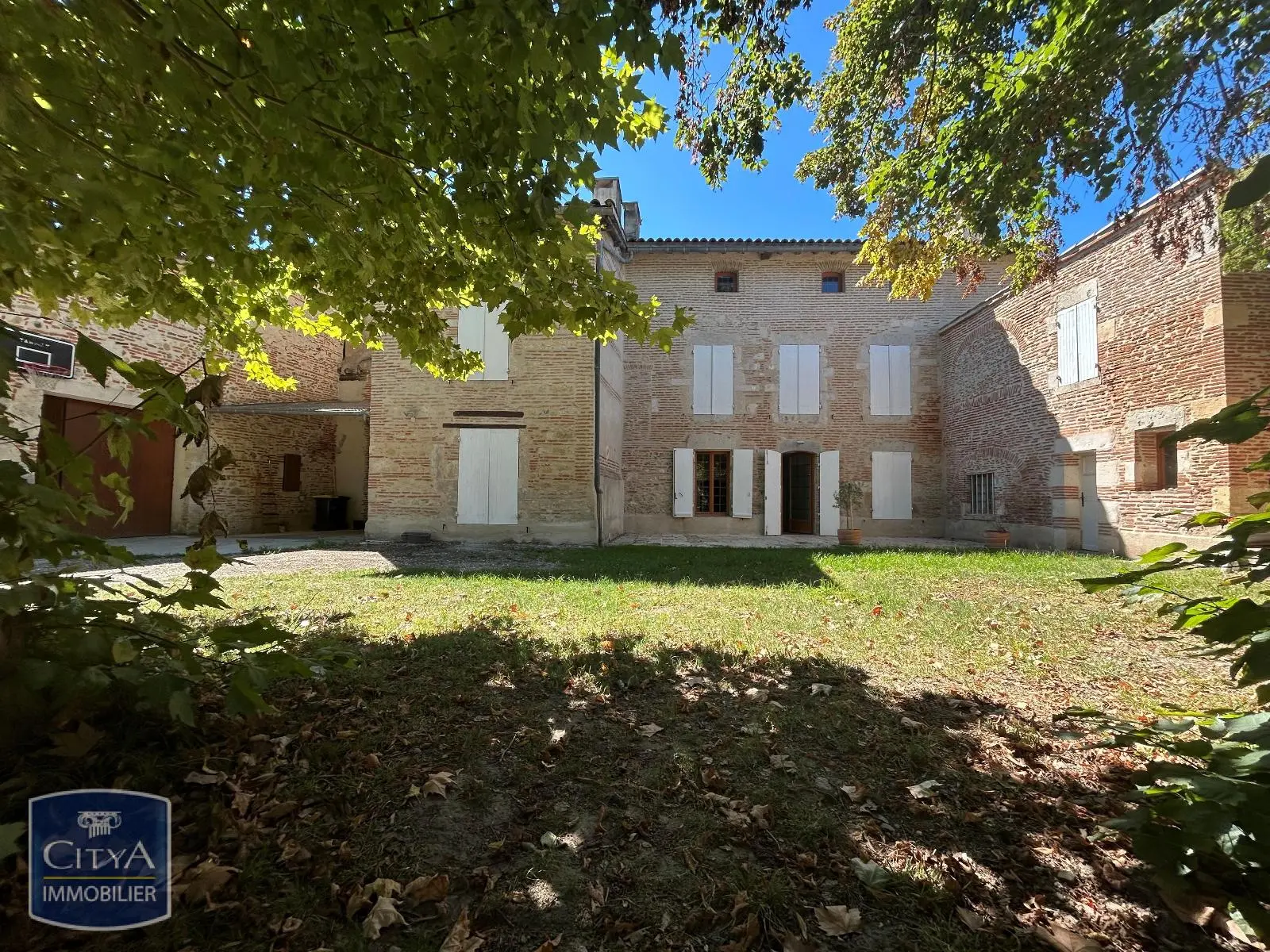 Photo 1 Maison 7 pièces 402m²