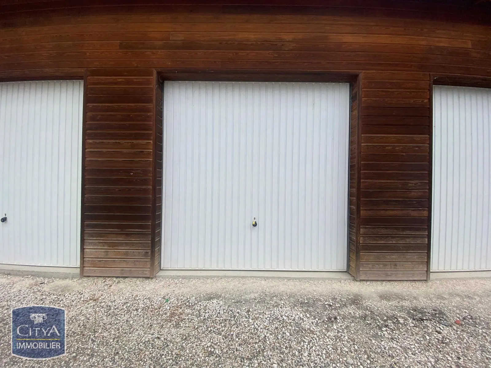 Photo 1 Parking