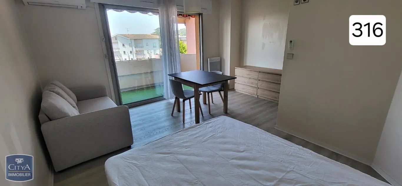 Photo 1 Appartement 1 pièce 28m²