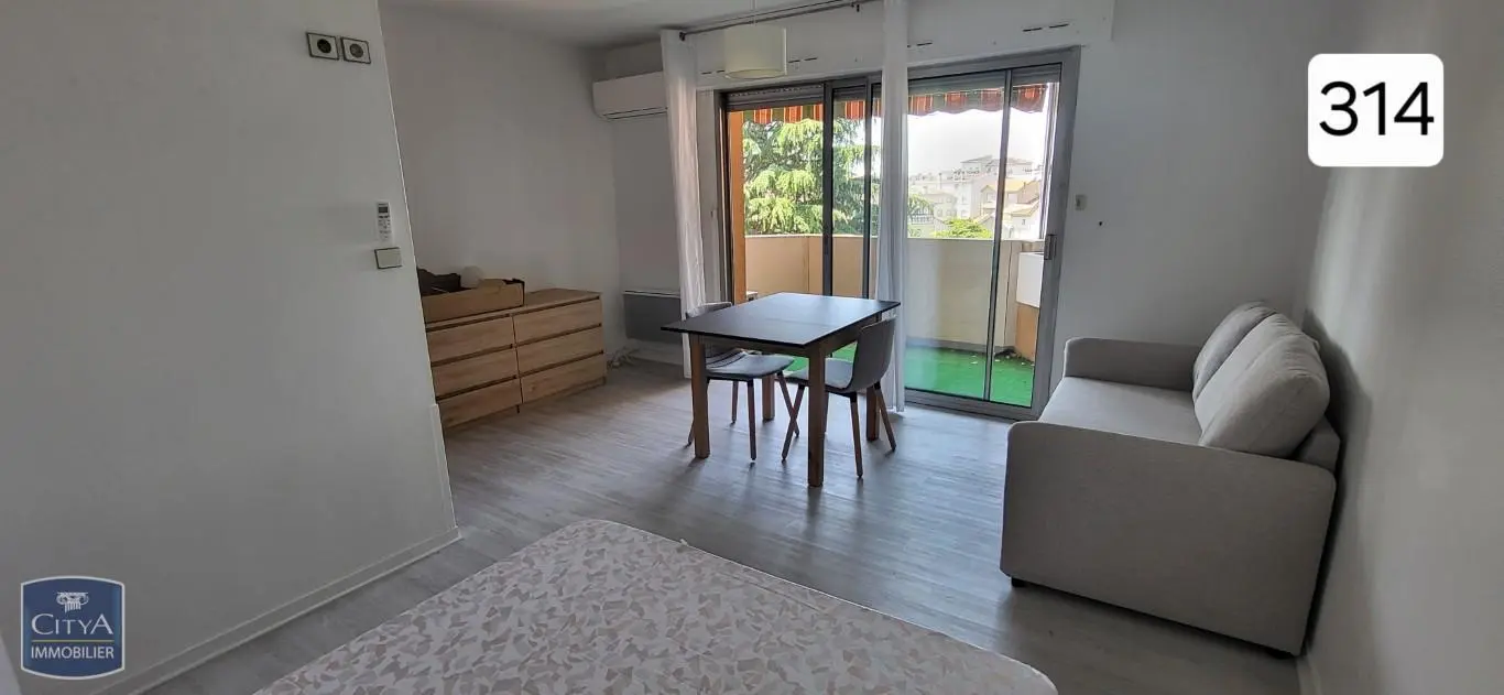 Photo 1 Appartement 1 pièce 28m²