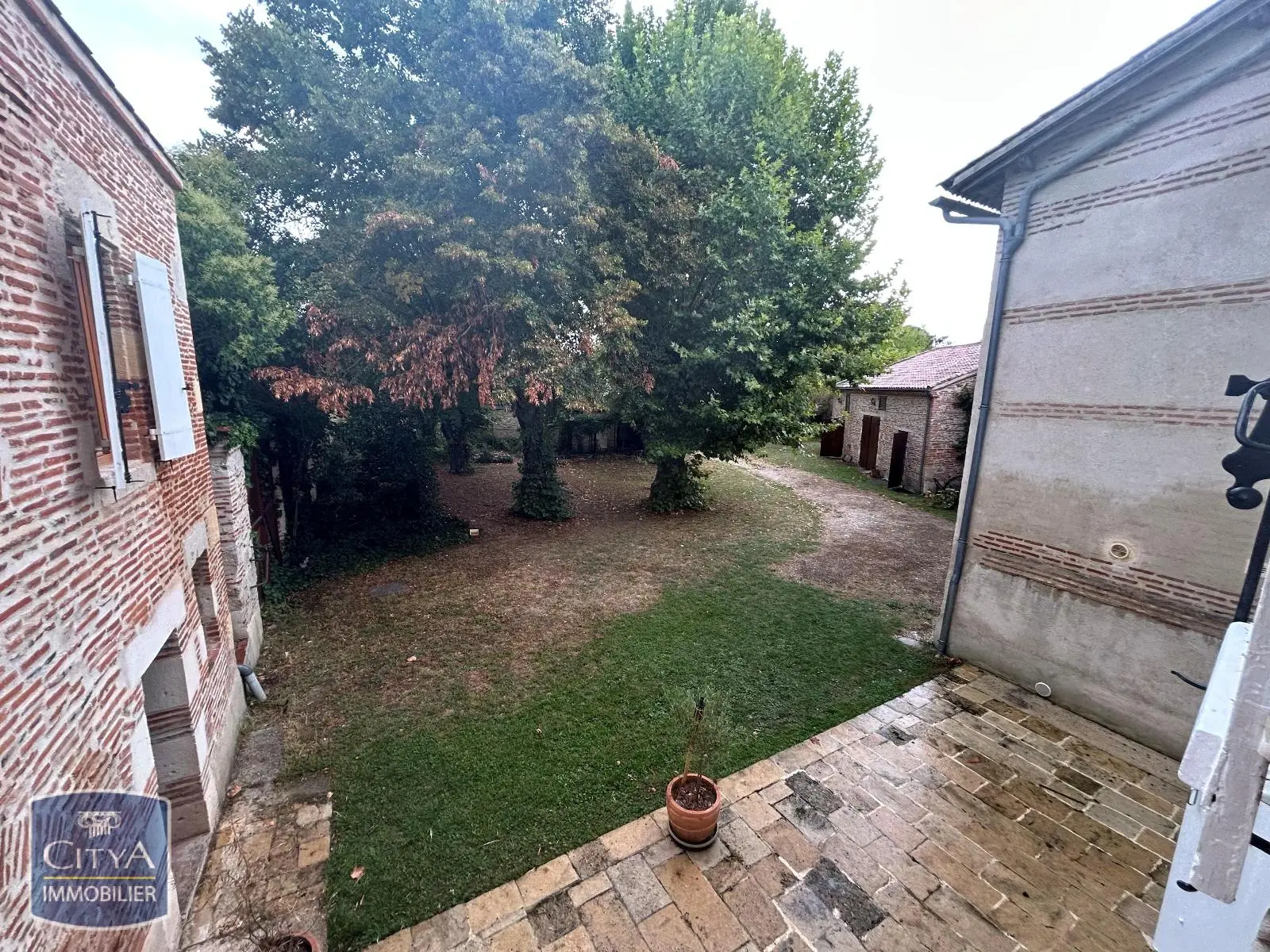 Photo 1 Maison 7 pièces 402m²