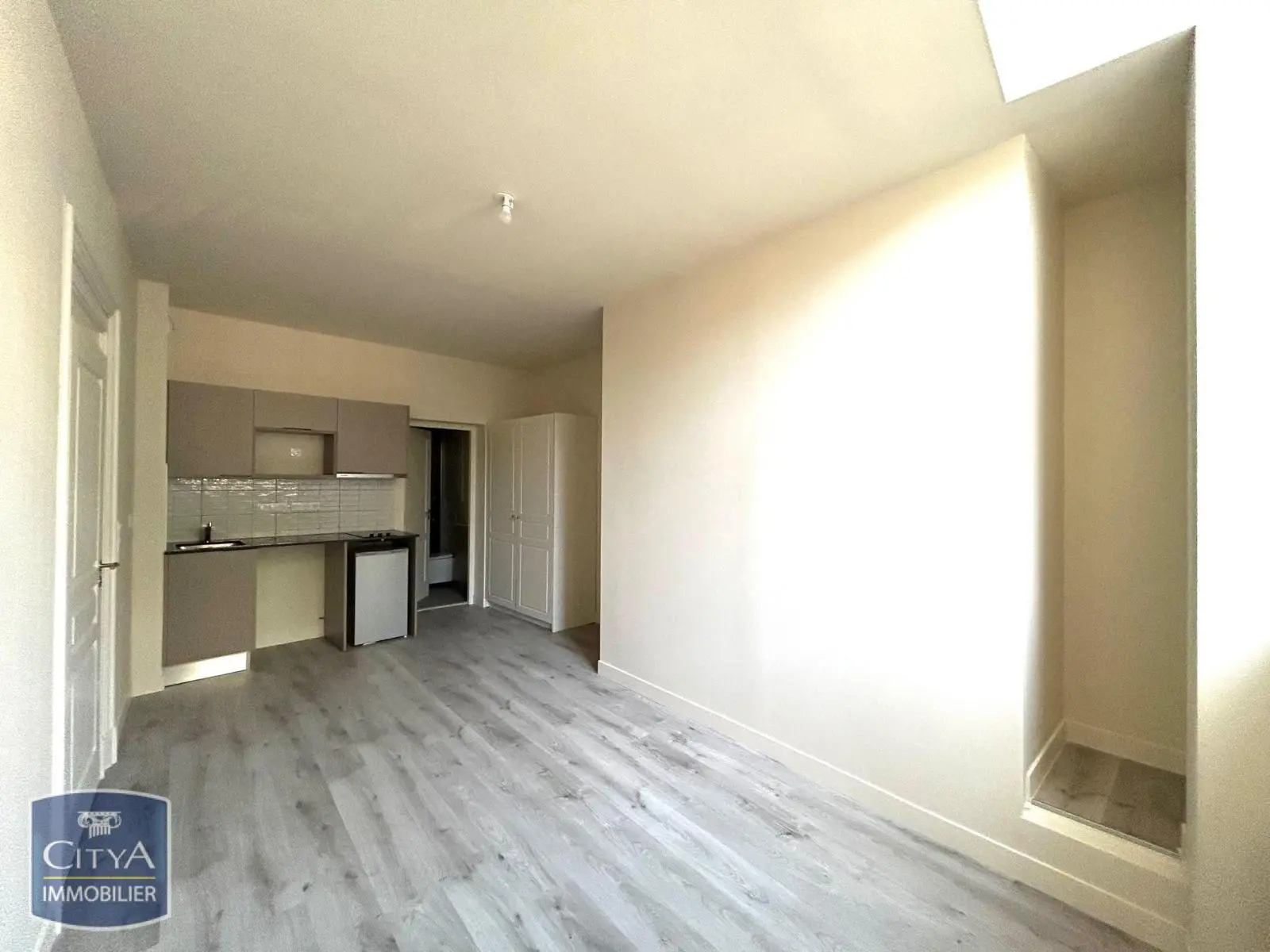 Photo 1 Appartement 1 pièce 23.8m²