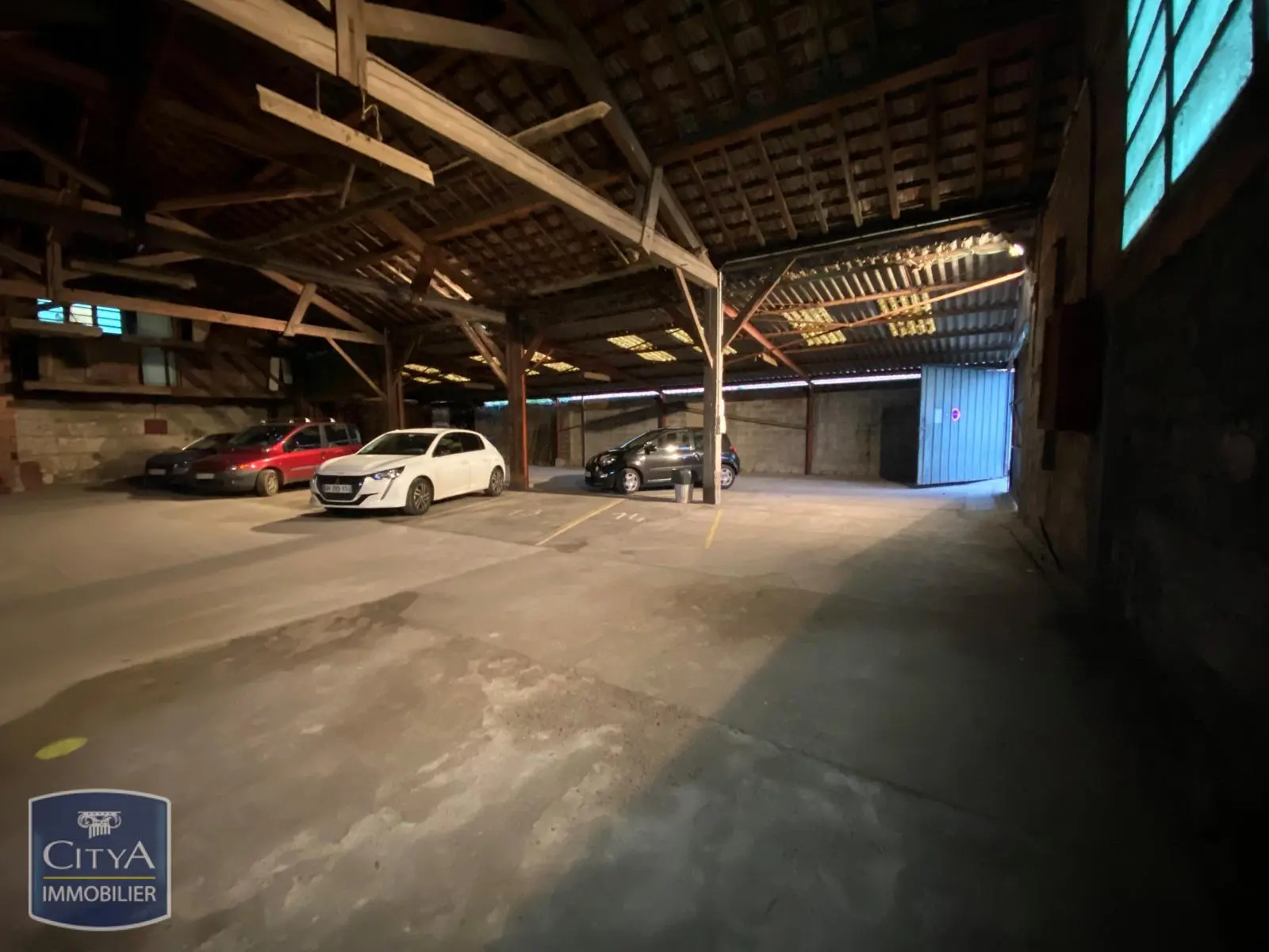 Photo 2 Parking