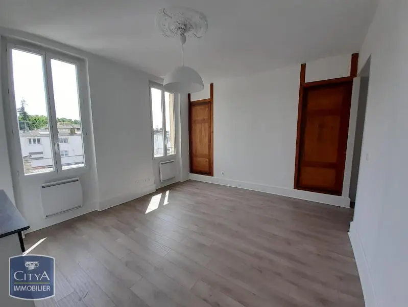 Photo 2 Appartement 1 pièce 41.88m²