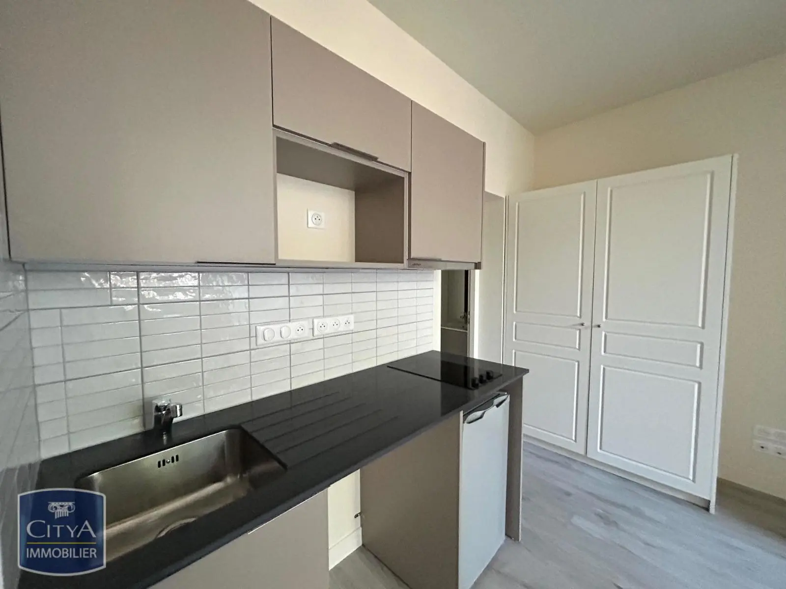 Photo 2 Appartement 1 pièce 23.8m²