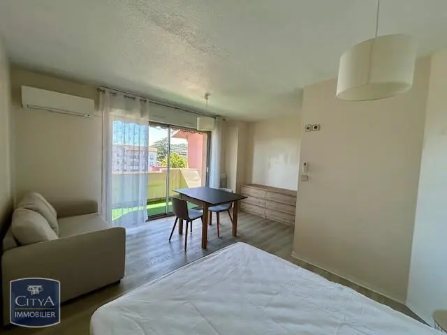 Photo 2 Appartement 1 pièce 28m²