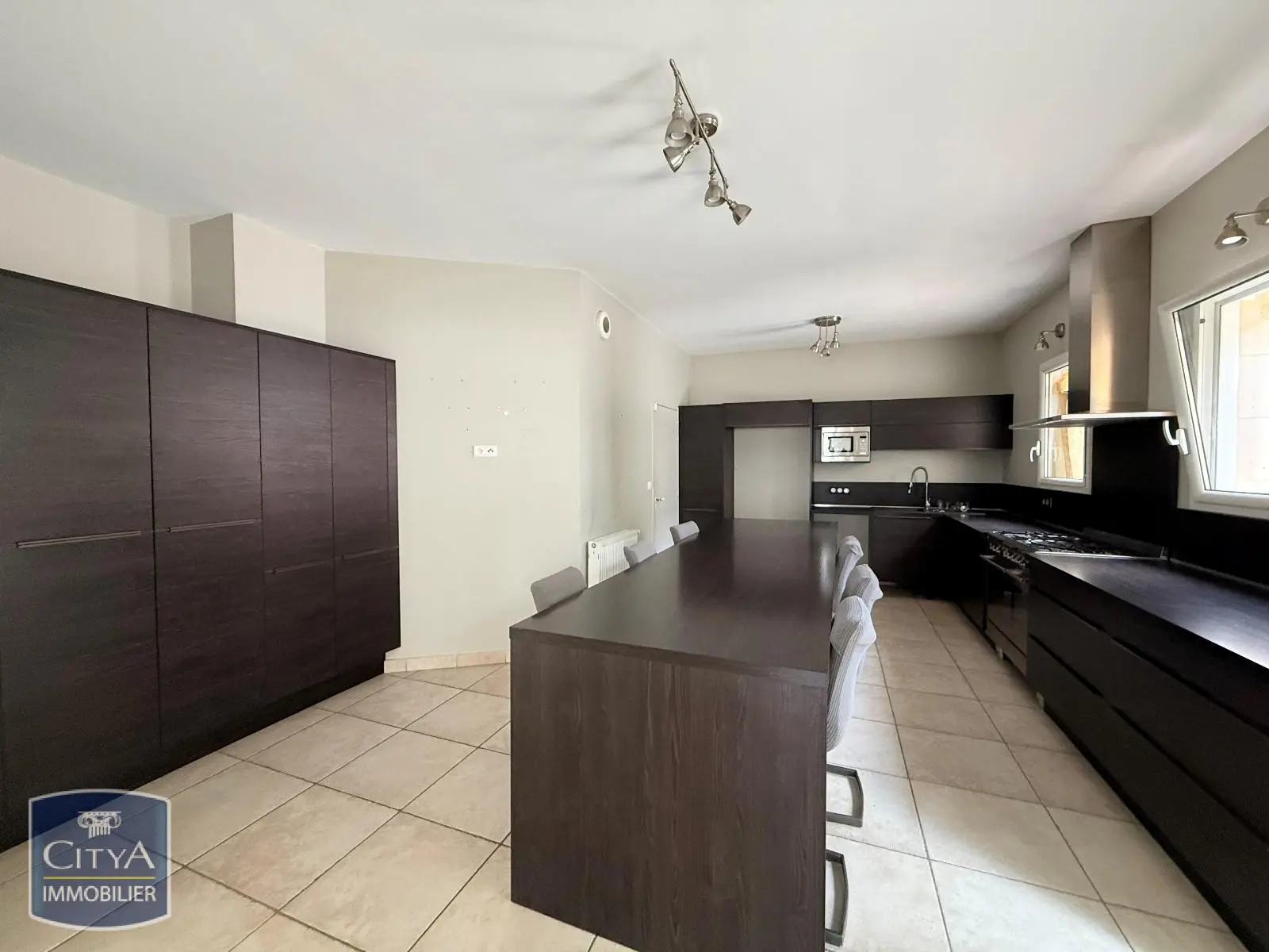 Photo 1 Maison 5 pièces 233.97m²